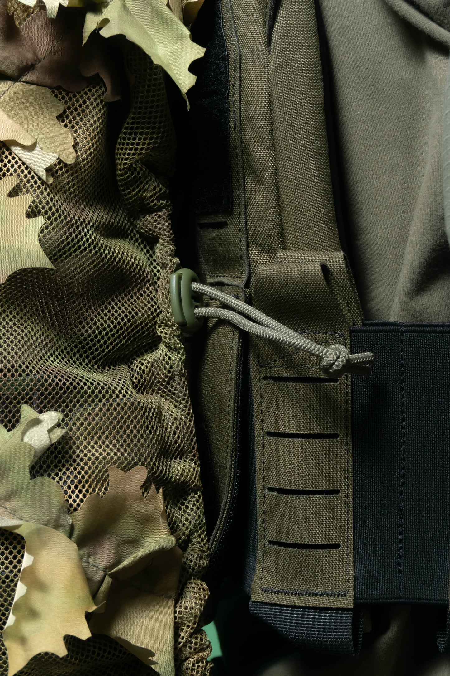 Alder Leaf Suit Backpack Cover